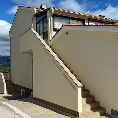 Ela I Gabi Проживание в семье